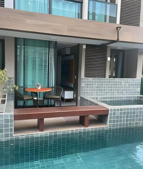 Flat térreo com piscina privativa